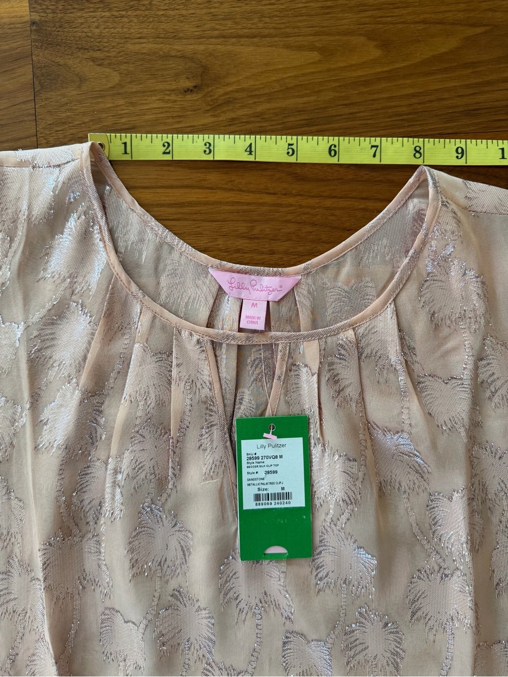 NWT Lilly Pulitzer Beccer Silk Clip Top Sandstone Metallic Palm Tree Size M Pink - Picture 10 of 13